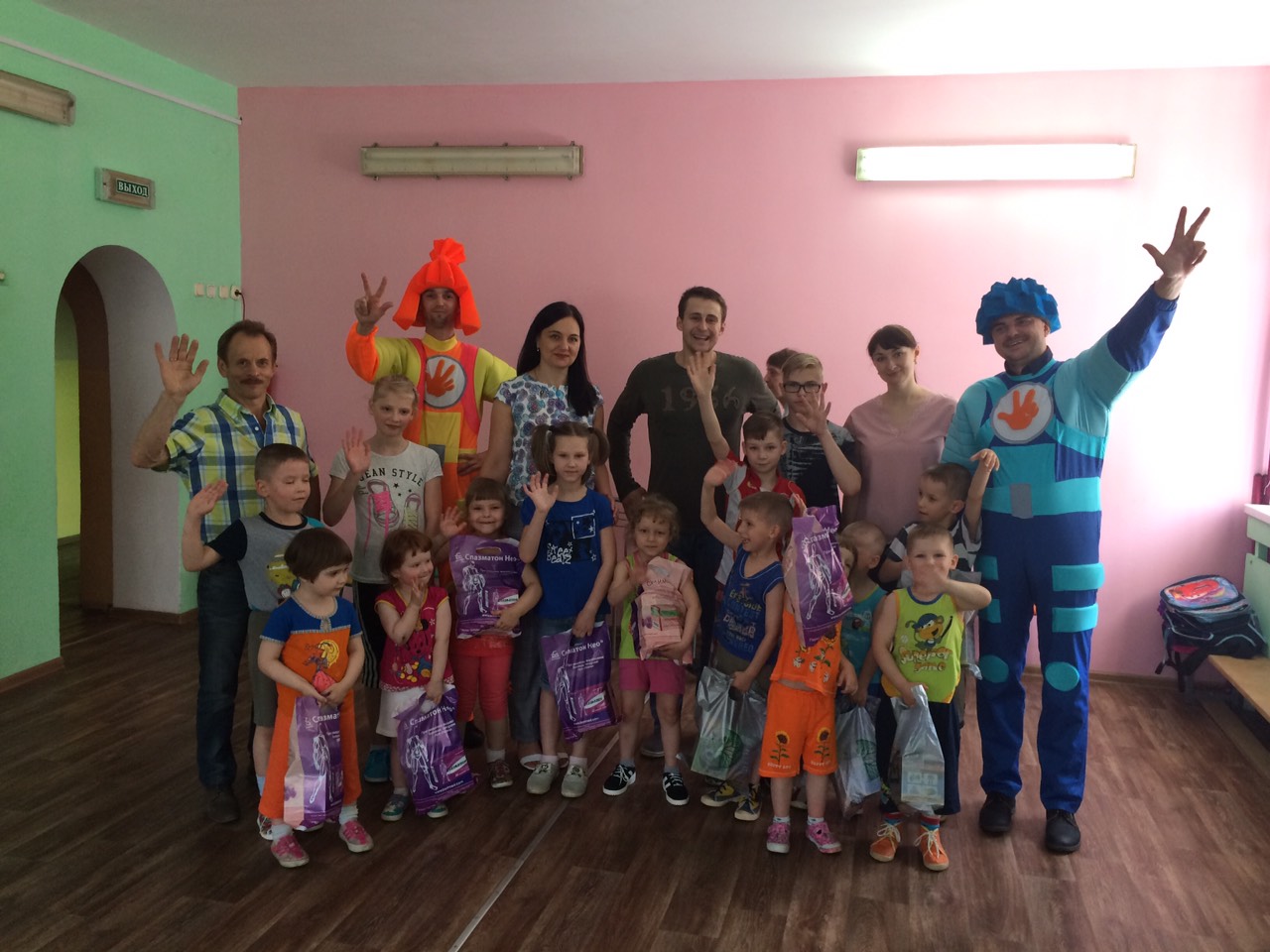 В преддверии Международного дня защиты детей представители ОАО «БЗМП» посетили воспитанников ГУО «Социально-педагогический центр Борисовского района»
