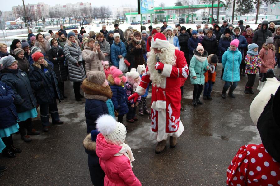 Новогоднее поздравление от Деда Мороза и Снегурочки!