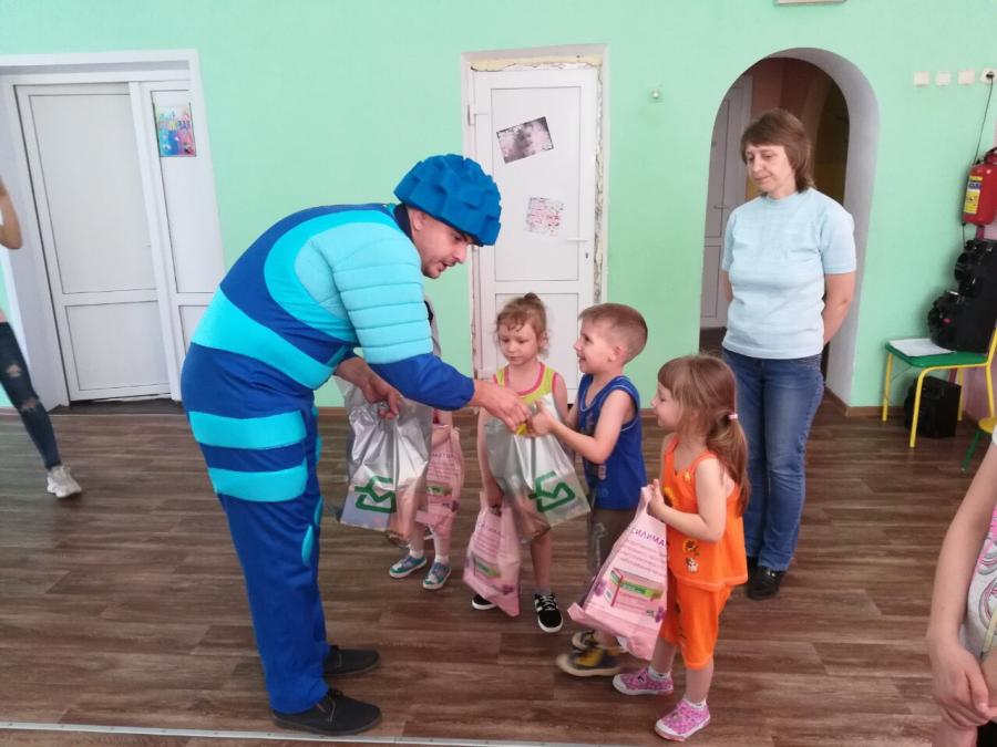 В преддверии Международного дня защиты детей представители ОАО «БЗМП» посетили воспитанников ГУО «Социально-педагогический центр Борисовского района»