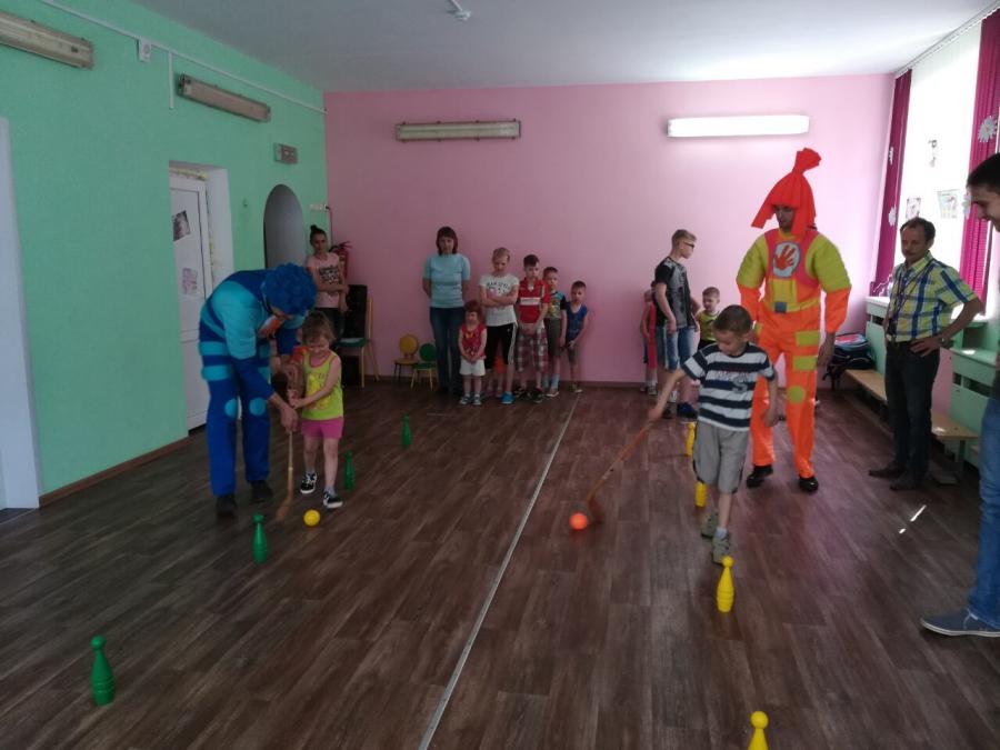 В преддверии Международного дня защиты детей представители ОАО «БЗМП» посетили воспитанников ГУО «Социально-педагогический центр Борисовского района»