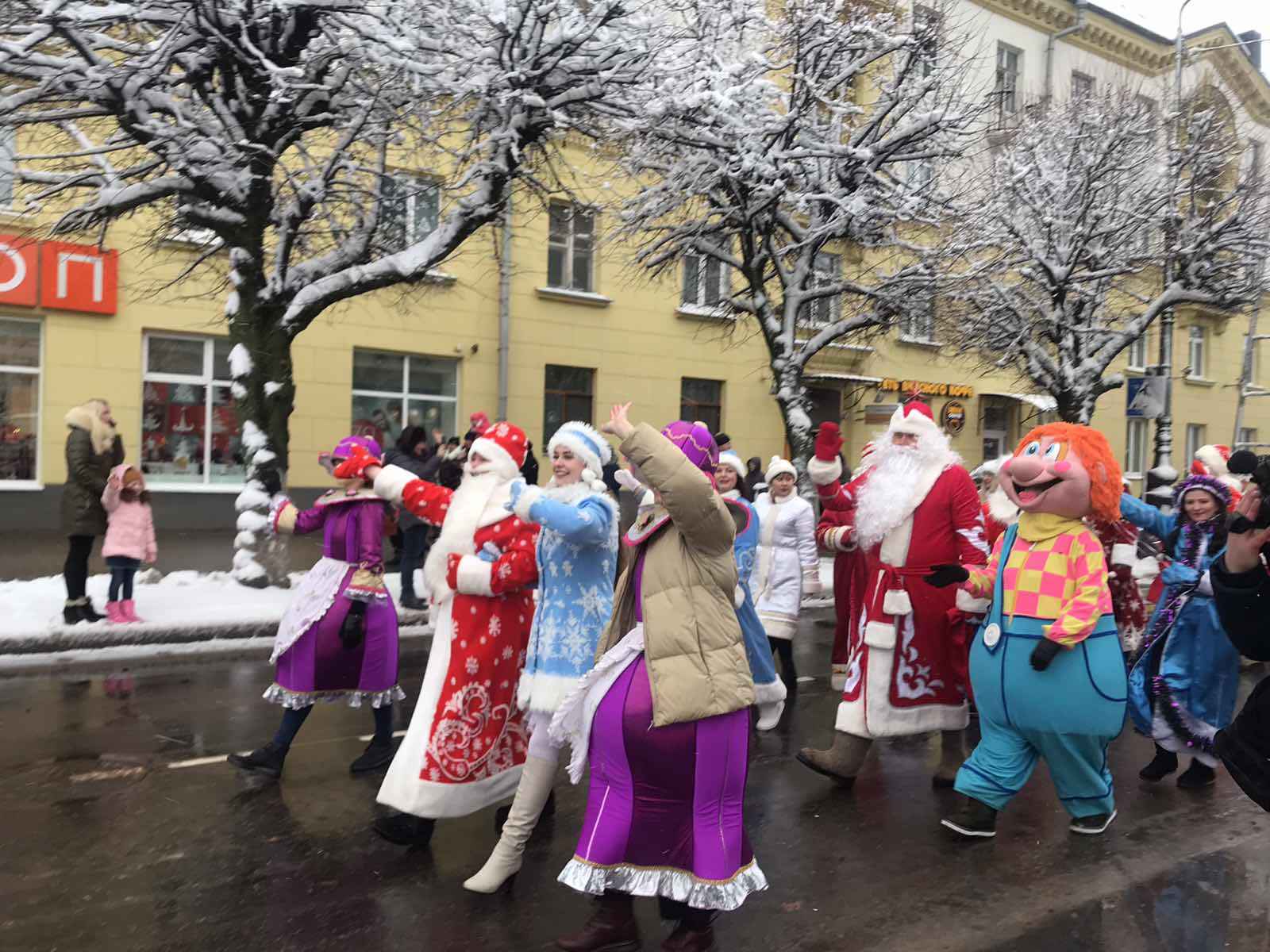 Областной парад Дедов Морозов и Снегурочек