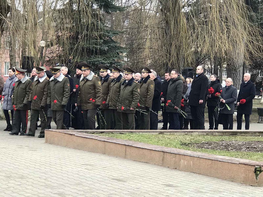 Торжественная церемония возложения цветов к памятнику «Жертвам фашизма»